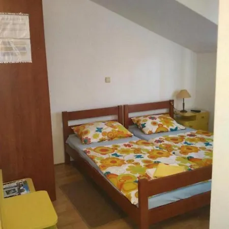 Vala Pensión 3*