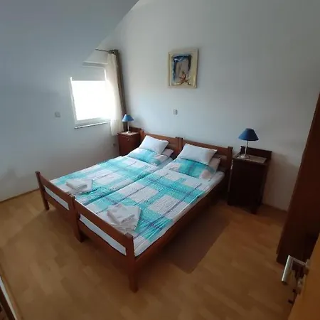 Vala 3* Vinišće